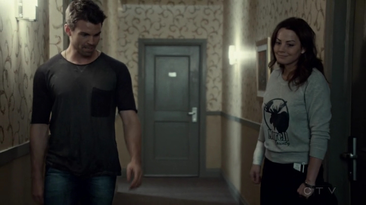 VampireDiariesWorld-dot-org_SavingHope2x08-2367.jpg