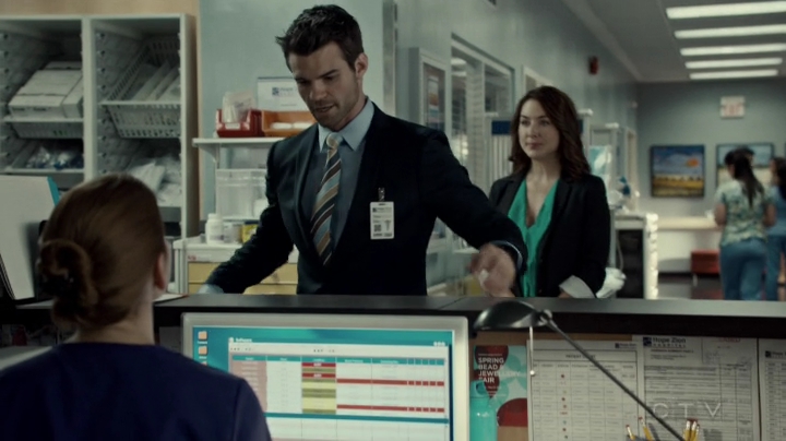 VampireDiariesWorld-dot-org_SavingHope2x09-0807.jpg