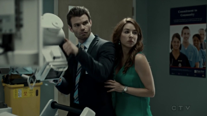 VampireDiariesWorld-dot-org_SavingHope2x09-1141.jpg