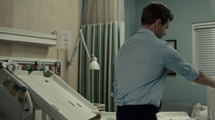 VampireDiariesWorld-dot-org_SavingHope2x09-1784.jpg