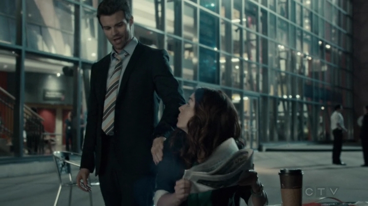 VampireDiariesWorld-dot-org_SavingHope2x09-2212.jpg