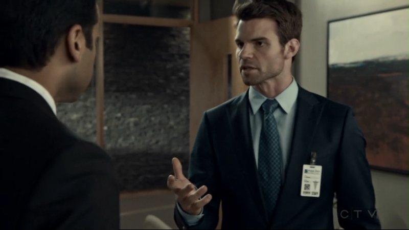 VampireDiariesWorld-dot-org_SavingHope2x11-1910.jpg