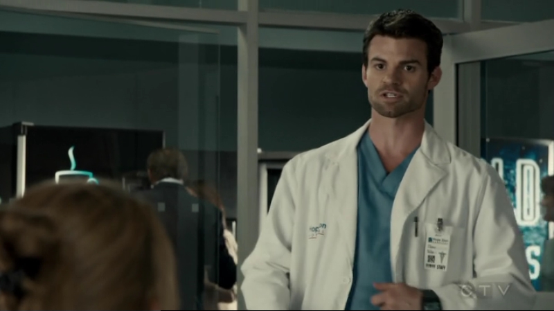 VampireDiariesWorld-dot-org_SavingHope2x12-1946.jpg