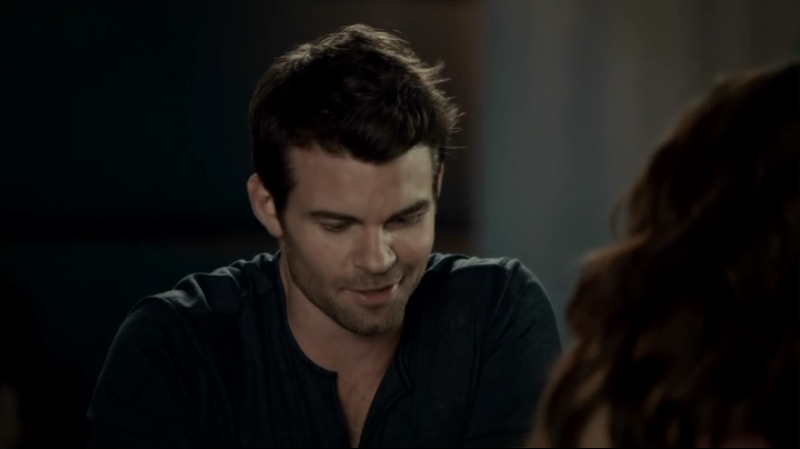 VampireDiariesWorld-dot-org_SavingHope2x13-0011.jpg