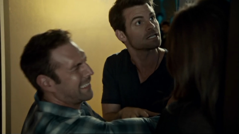 VampireDiariesWorld-dot-org_SavingHope2x13-0053.jpg