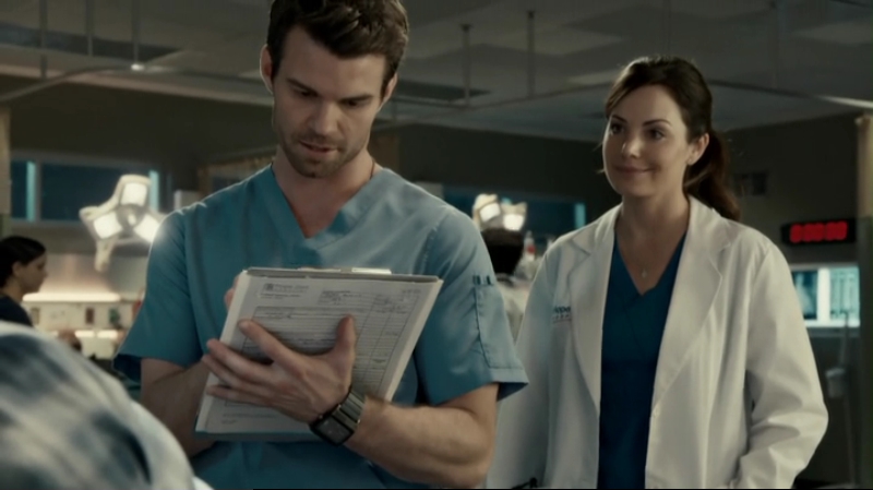 VampireDiariesWorld-dot-org_SavingHope2x13-0297.jpg