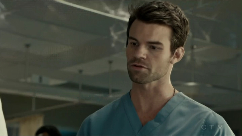 VampireDiariesWorld-dot-org_SavingHope2x13-0813.jpg