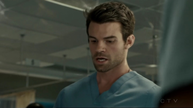 VampireDiariesWorld-dot-org_SavingHope2x13-0819.jpg