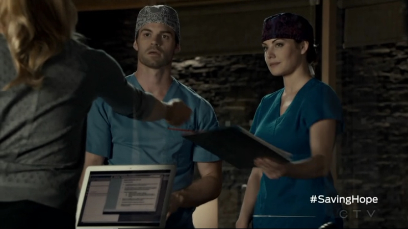VampireDiariesWorld-dot-org_SavingHope2x13-0938.jpg
