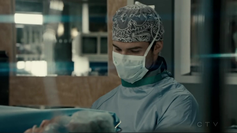 VampireDiariesWorld-dot-org_SavingHope2x13-1183.jpg