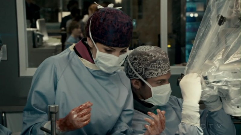 VampireDiariesWorld-dot-org_SavingHope2x13-1305.jpg