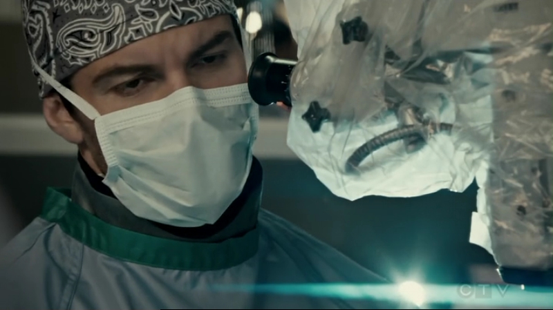 VampireDiariesWorld-dot-org_SavingHope2x13-1700.jpg