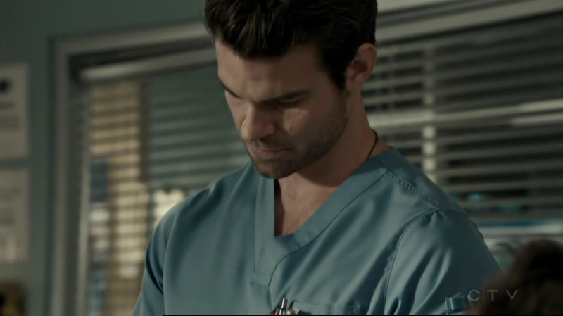 VampireDiariesWorld-dot-org_SavingHope2x13-2230.jpg
