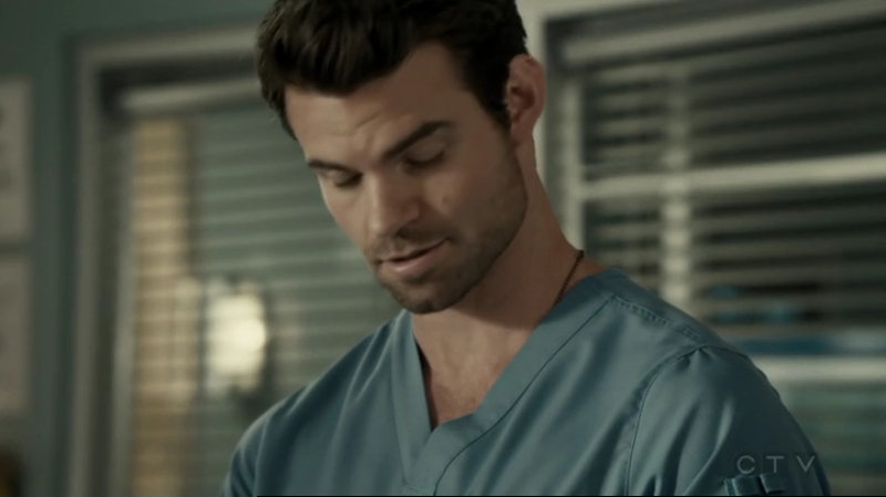 VampireDiariesWorld-dot-org_SavingHope2x13-2252.jpg