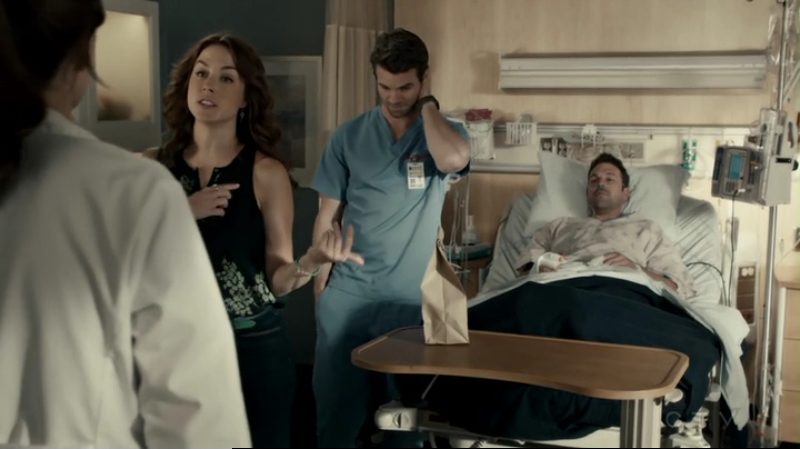 VampireDiariesWorld-dot-org_SavingHope2x13-2335.jpg