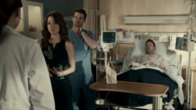 VampireDiariesWorld-dot-org_SavingHope2x13-2340.jpg
