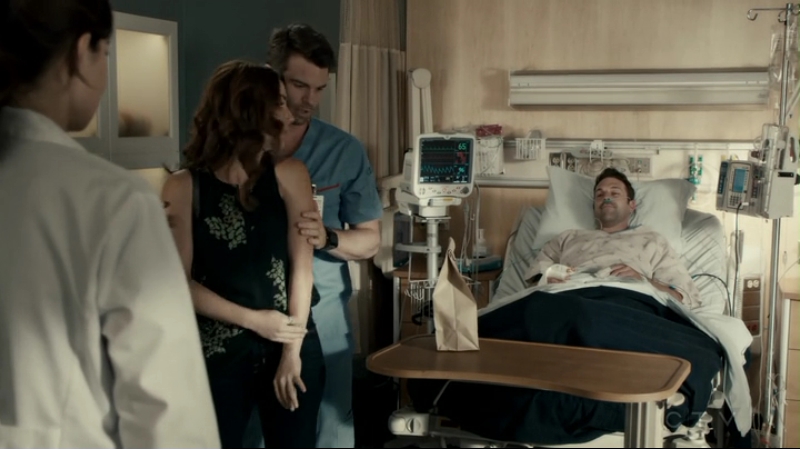 VampireDiariesWorld-dot-org_SavingHope2x13-2345.jpg
