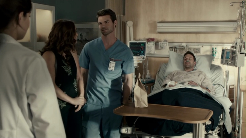 VampireDiariesWorld-dot-org_SavingHope2x13-2348.jpg