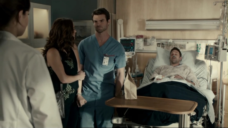 VampireDiariesWorld-dot-org_SavingHope2x13-2349.jpg