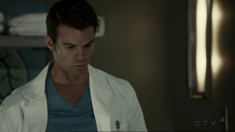 VampireDiariesWorld-dot-org_SavingHope2x15-0409.jpg