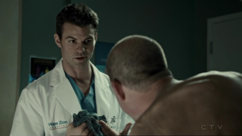 VampireDiariesWorld-dot-org_SavingHope2x15-0523.jpg