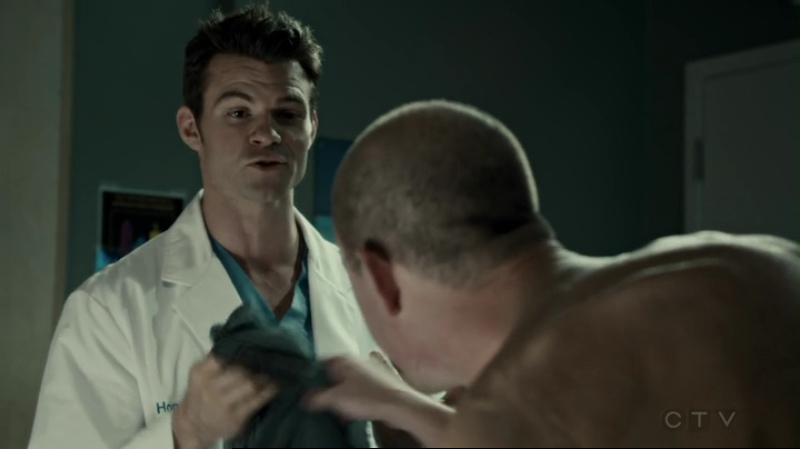 VampireDiariesWorld-dot-org_SavingHope2x15-0524.jpg
