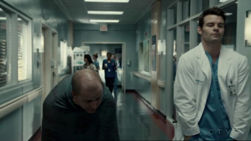 VampireDiariesWorld-dot-org_SavingHope2x15-0580.jpg
