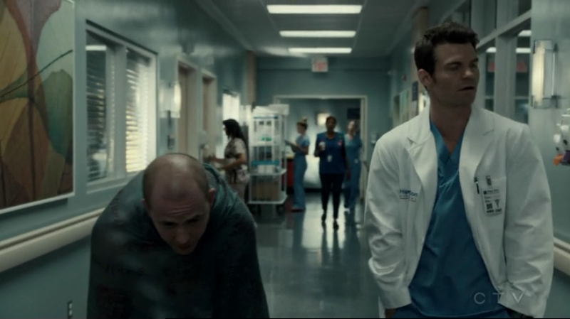 VampireDiariesWorld-dot-org_SavingHope2x15-0581.jpg