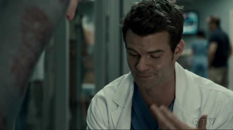 VampireDiariesWorld-dot-org_SavingHope2x15-0610.jpg