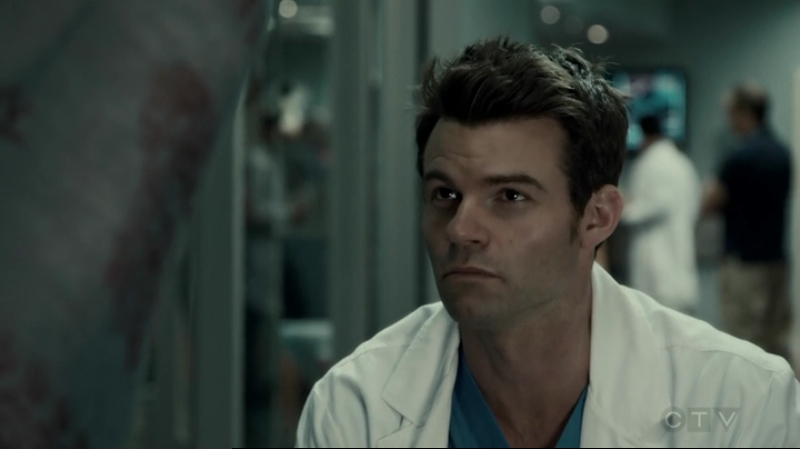VampireDiariesWorld-dot-org_SavingHope2x15-0624.jpg