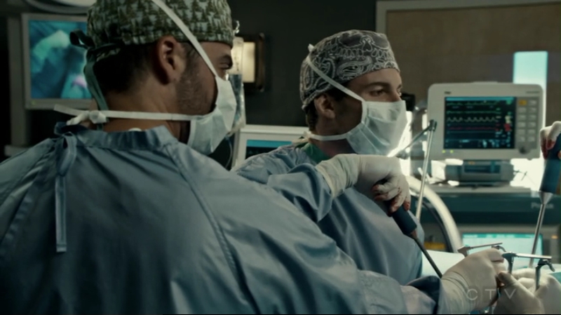 VampireDiariesWorld-dot-org_SavingHope2x15-1093.jpg