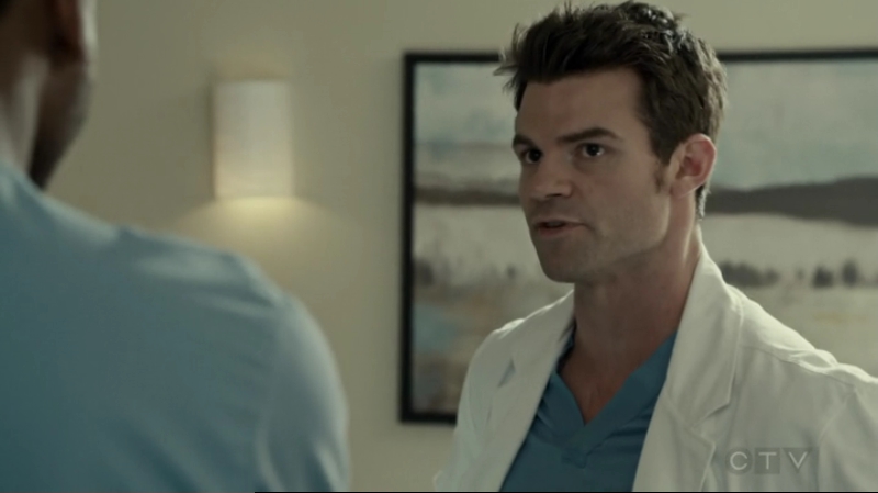 VampireDiariesWorld-dot-org_SavingHope2x15-1299.jpg