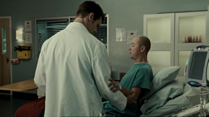 VampireDiariesWorld-dot-org_SavingHope2x15-1849.jpg