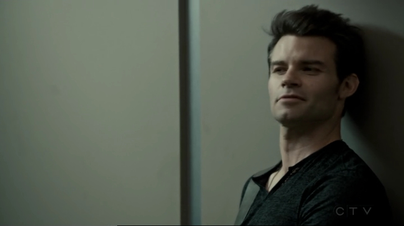 VampireDiariesWorld-dot-org_SavingHope2x15-2427.jpg
