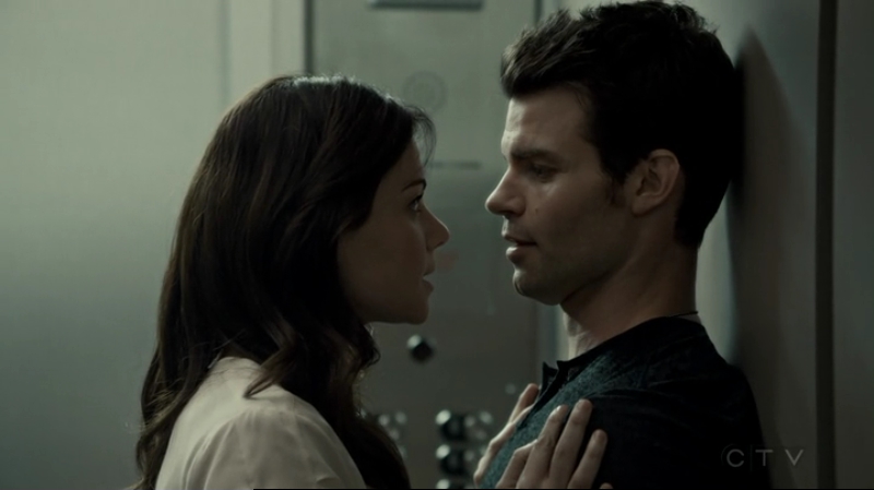 VampireDiariesWorld-dot-org_SavingHope2x15-2466.jpg