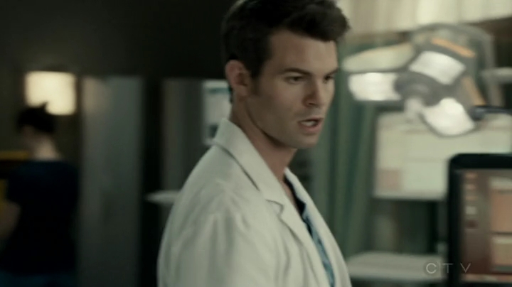 VampireDiariesWorld-dot-org_SavingHope2x16-0537.jpg