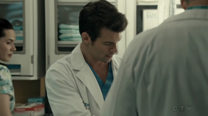 VampireDiariesWorld-dot-org_SavingHope2x16-0555.jpg