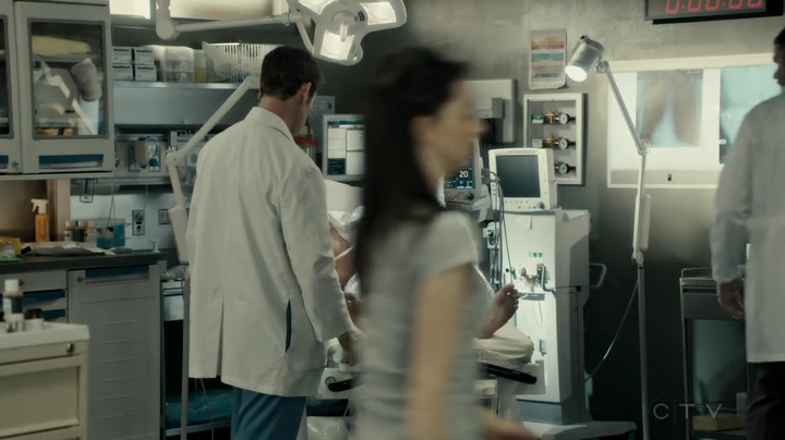 VampireDiariesWorld-dot-org_SavingHope2x16-0592.jpg