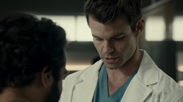 VampireDiariesWorld-dot-org_SavingHope2x17-1084.jpg