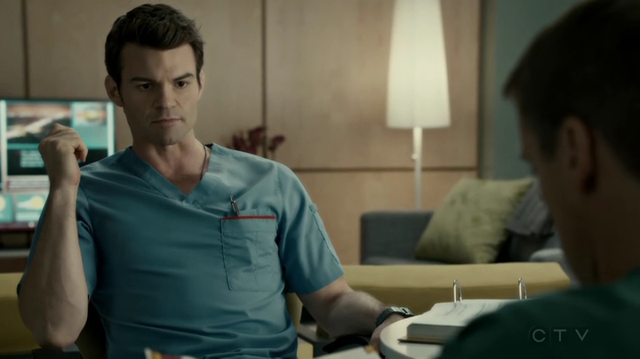 VampireDiariesWorld-dot-org_SavingHope2x17-2453.jpg
