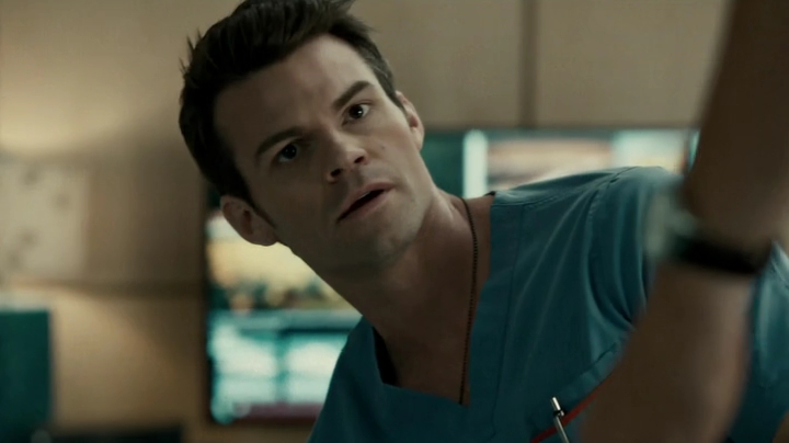 VampireDiariesWorld-dot-org_SavingHope2x17-2503.jpg