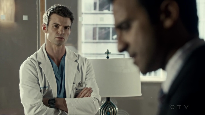 VampireDiariesWorld-dot-org_SavingHope2x18-1577.jpg