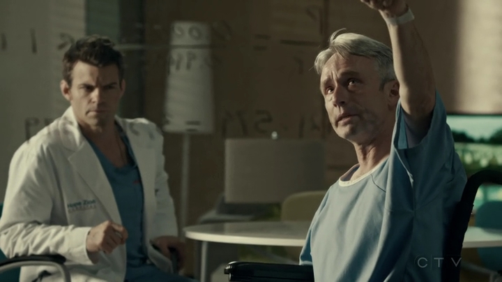 VampireDiariesWorld-dot-org_SavingHope2x18-1842.jpg