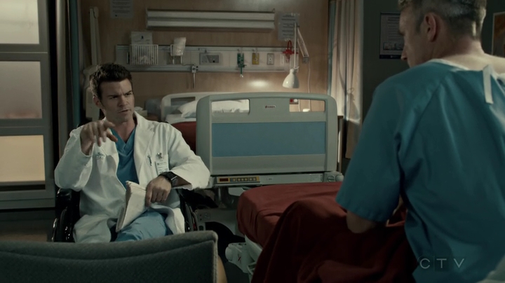 VampireDiariesWorld-dot-org_SavingHope2x18-1996.jpg
