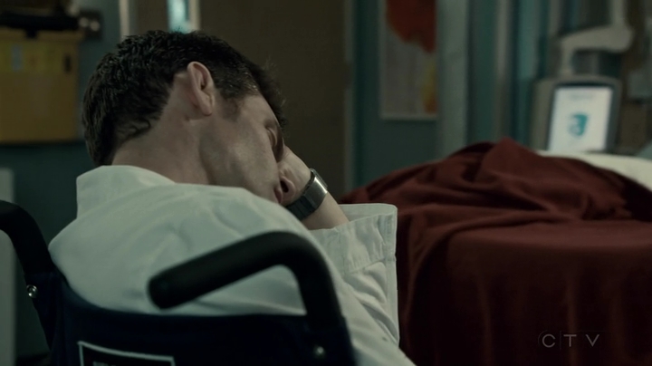 VampireDiariesWorld-dot-org_SavingHope2x18-2091.jpg