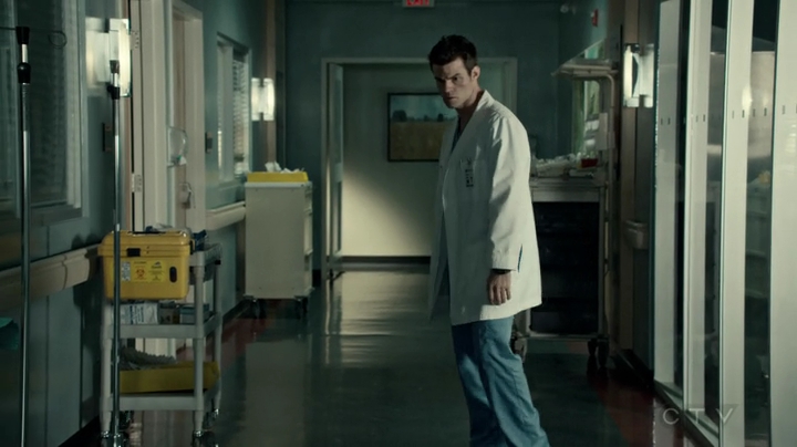VampireDiariesWorld-dot-org_SavingHope2x18-2122.jpg