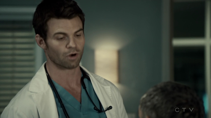 VampireDiariesWorld-dot-org_SavingHope3x02-0971.jpg