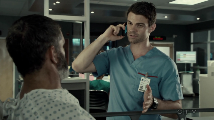 VampireDiariesWorld-dot-org_SavingHope3x02-1937.jpg
