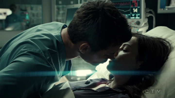 VampireDiariesWorld-dot-org_SavingHope3x02-2476.jpg