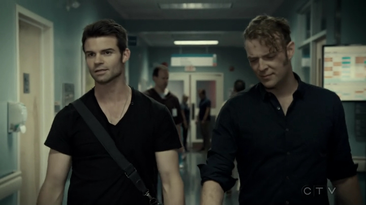 VampireDiariesWorld-dot-org_SavingHope3x06-2196.jpg